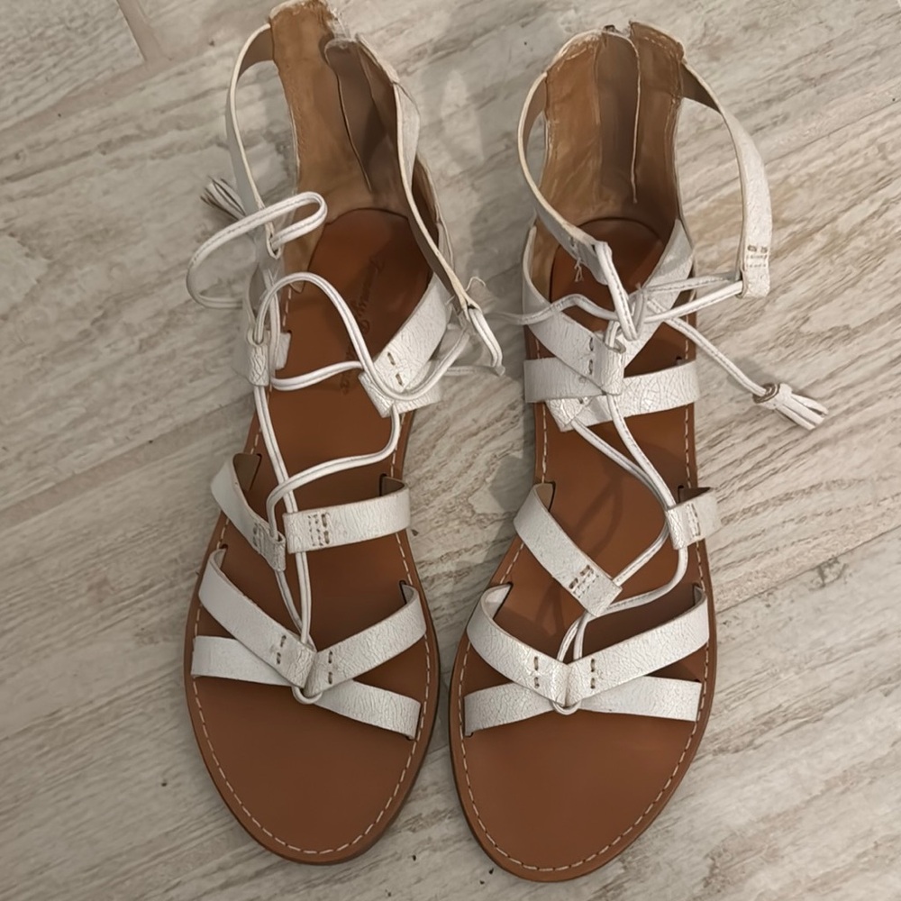Tommy Bahama White and Tan Sandals with Gladiator Design